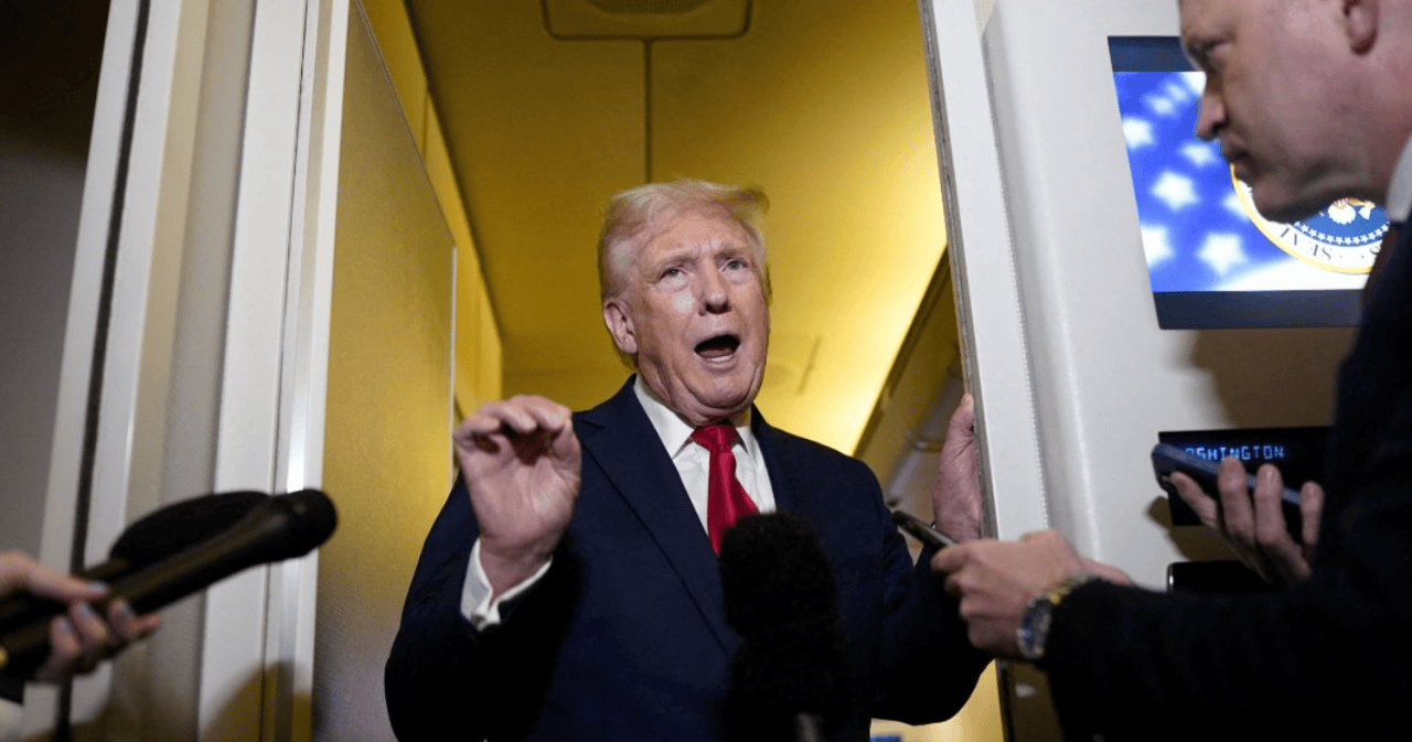 再挨两闷棍，特朗普的政治生命就被葬送了