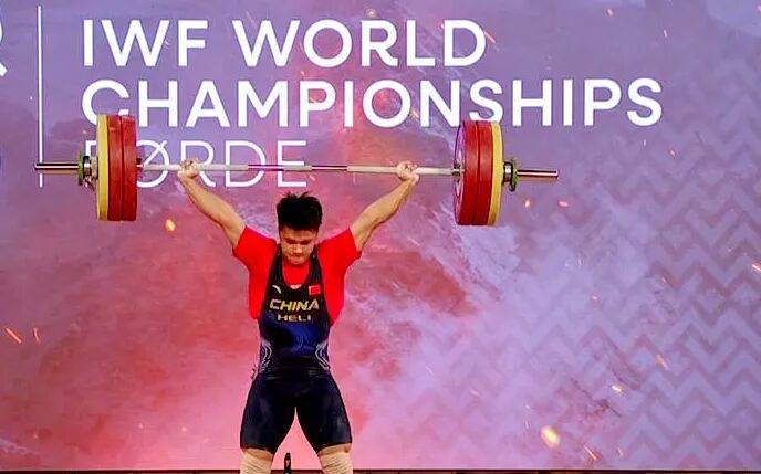 举重世锦赛：白沙籍运动员何岳基收获一金一铜