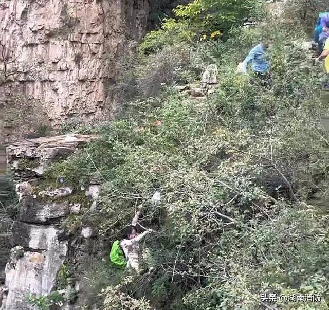 男大学生徒步南太行因拍照摔下瀑布身亡！户外游玩警惕出片“雷区”