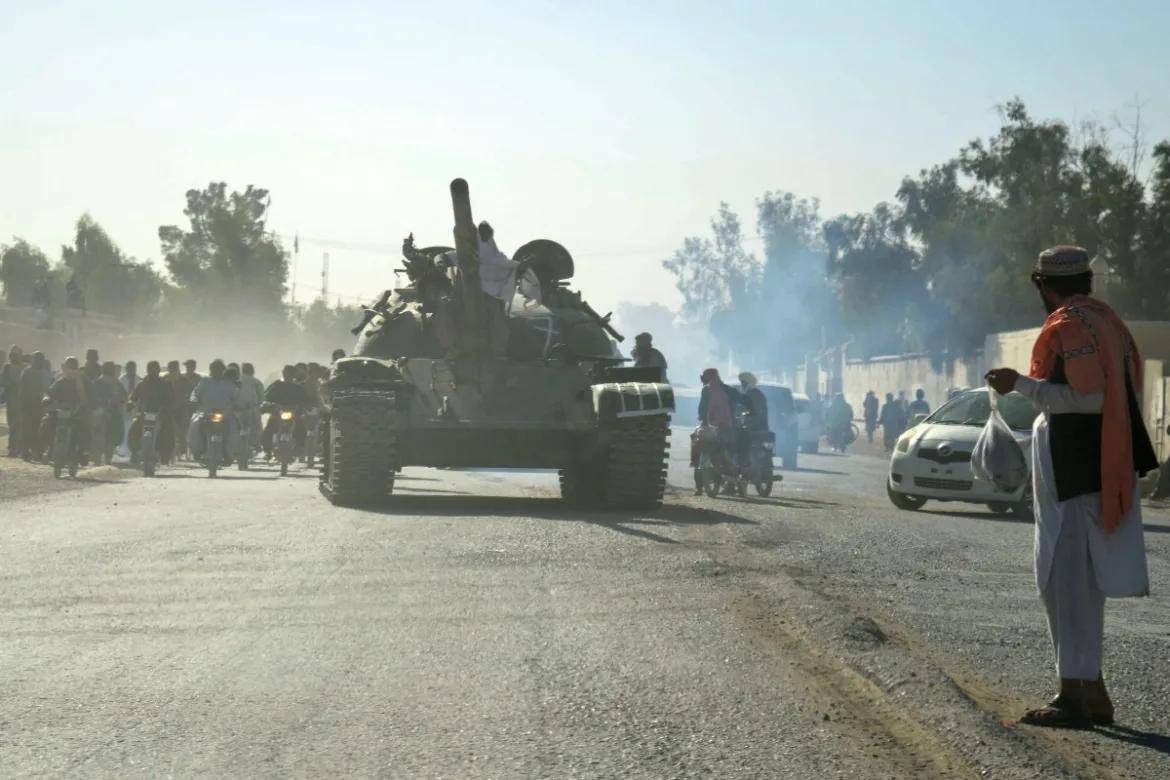 枭龙轰炸首都后，阿富汗光速认怂：打败美军，却被巴铁24小时打服