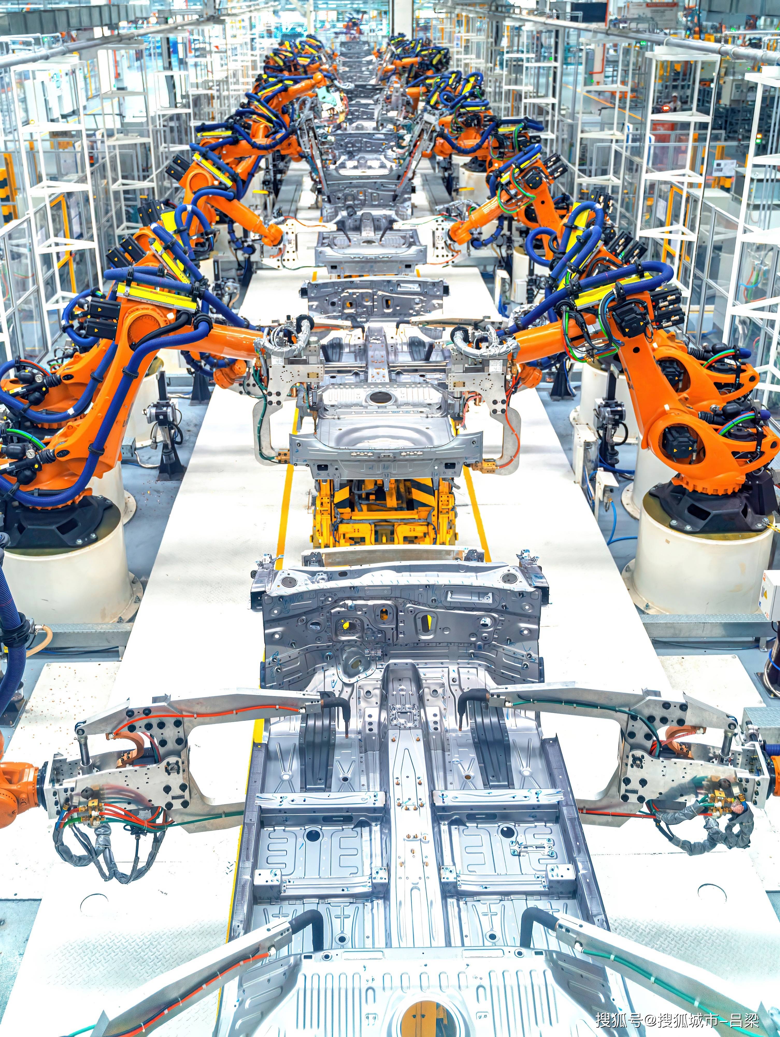 时政新闻眼丨未来五年怎么干？二十届四中全会以 “十五五” 规划建议答好发展考题