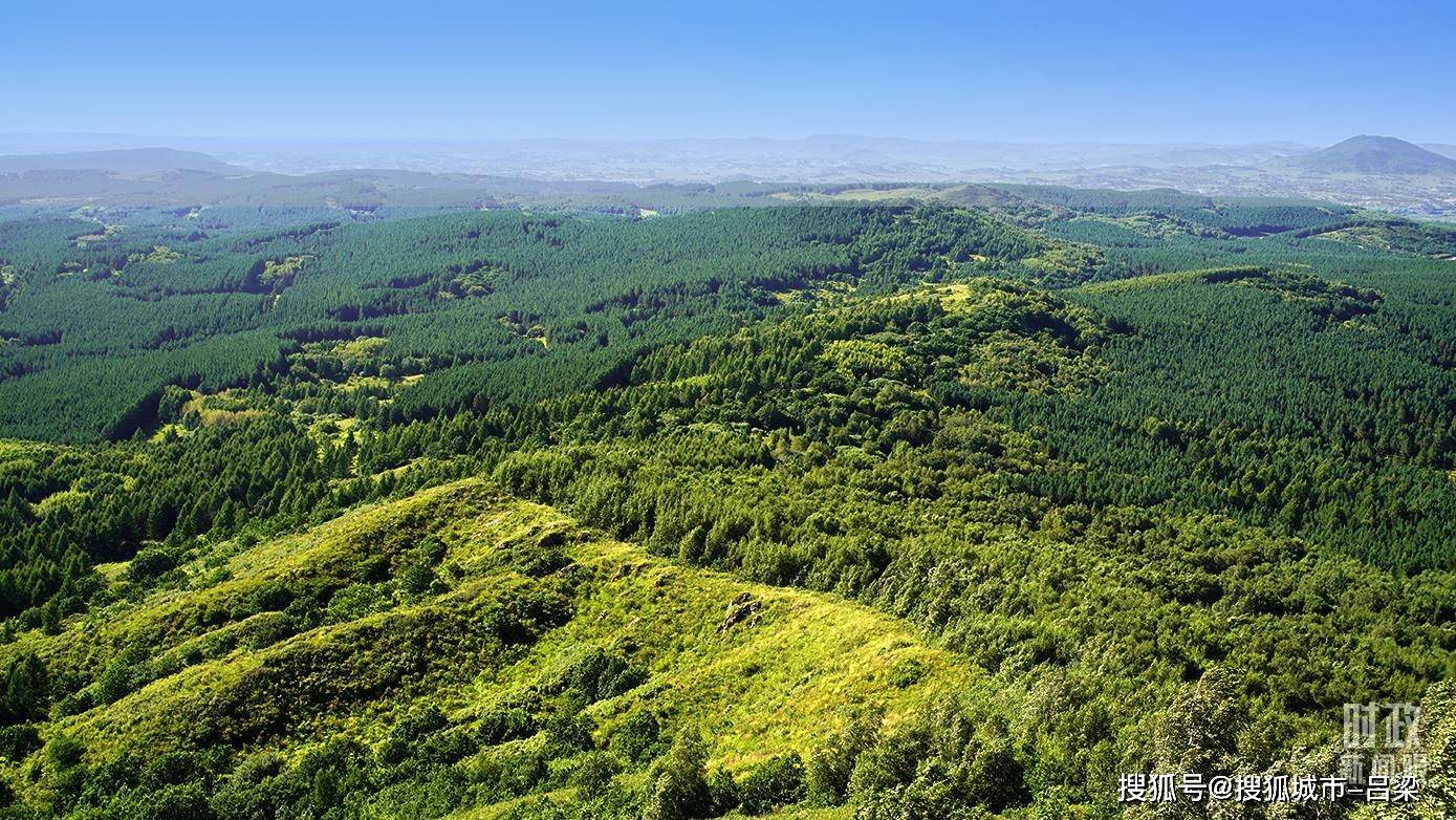 时政新闻眼丨未来五年怎么干？二十届四中全会以 “十五五” 规划建议答好发展考题